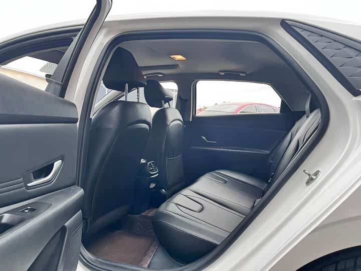 Фото 5 - Hyundai Elantra N line