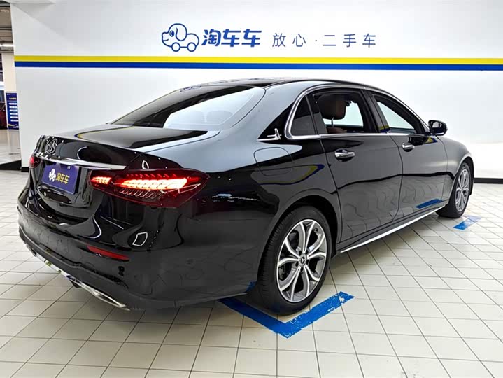 Фото 3 - Mercedes-Benz E-Class