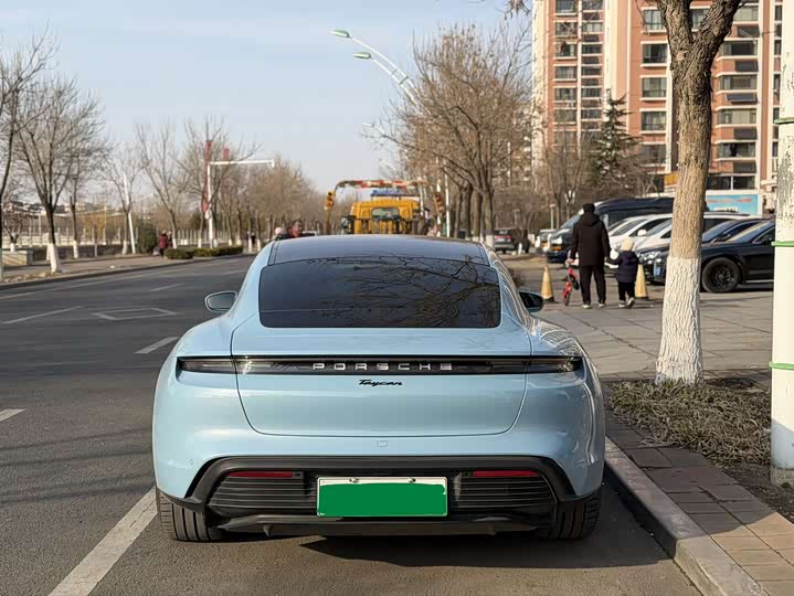 Фото 4 - Porsche Taycan