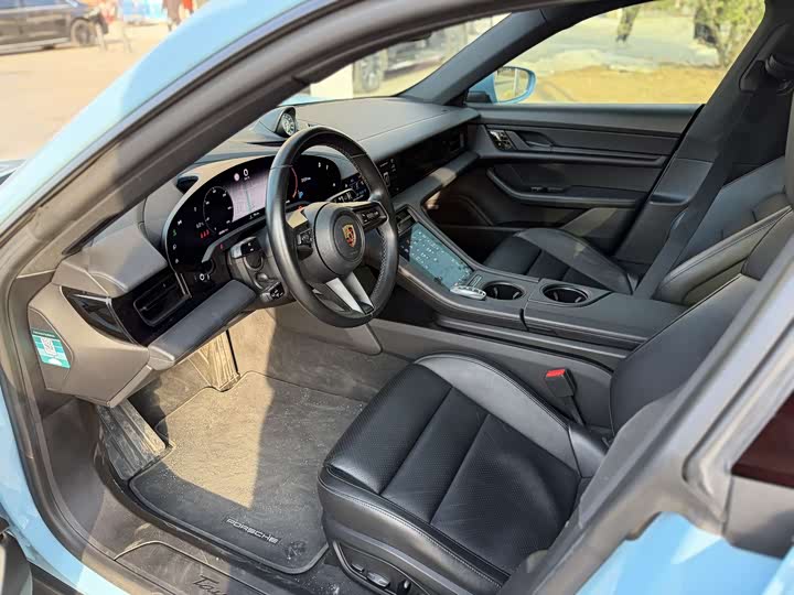 Фото 7 - Porsche Taycan