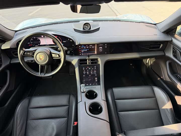 Фото 8 - Porsche Taycan