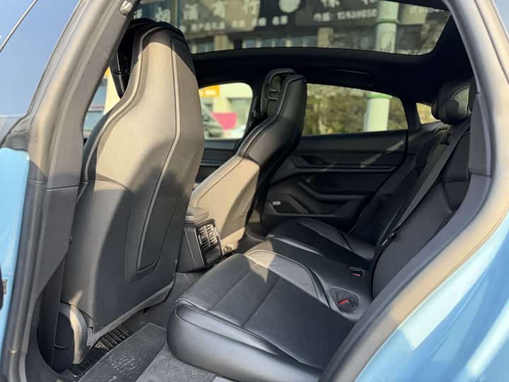 Фото 9 - Porsche Taycan