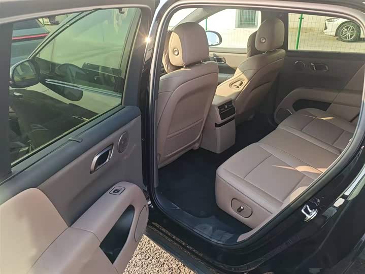 Фото 2 - LiXiang i6