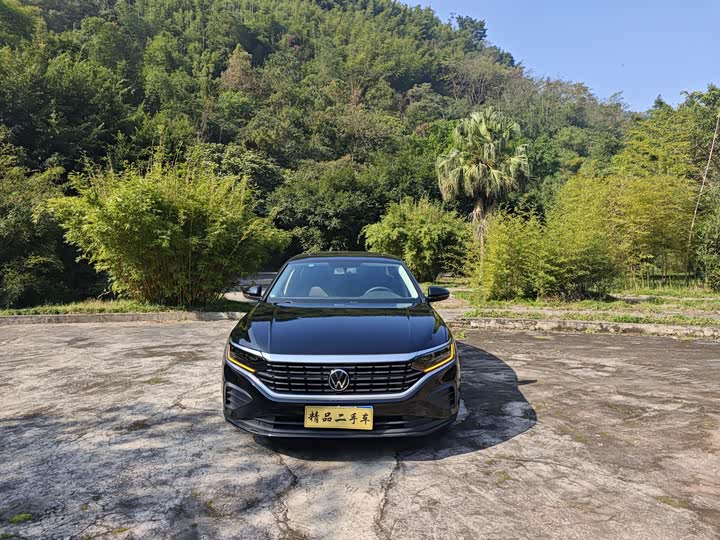 Фото 1 - Volkswagen Passat