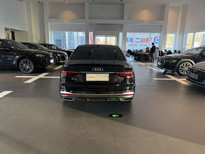 Фото 5 - Audi A4L