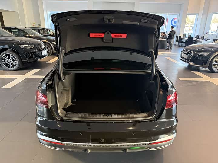 Фото 6 - Audi A4L