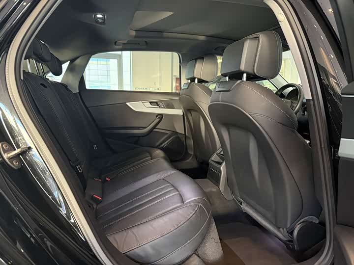 Фото 9 - Audi A4L