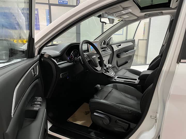 Фото 8 - Haval M6