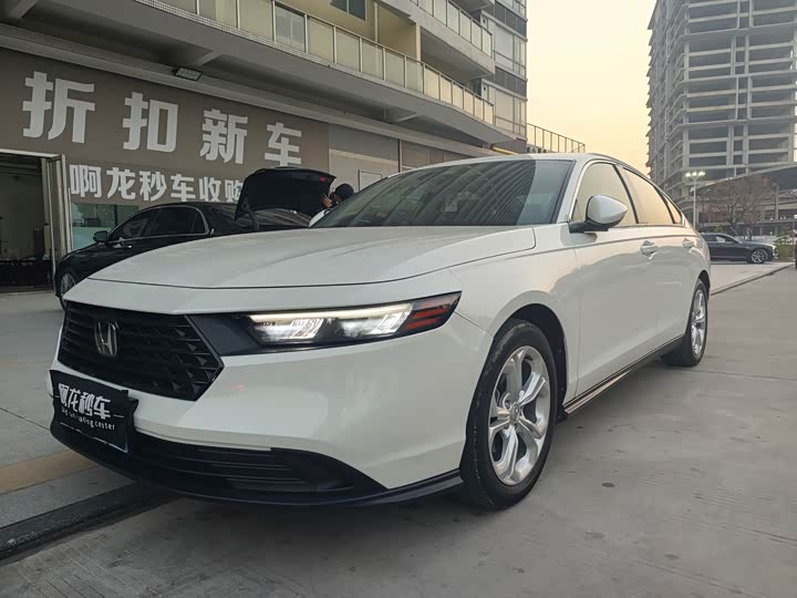 Фото 1 - Honda Accord