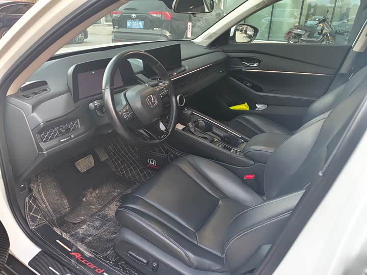 Фото 4 - Honda Accord