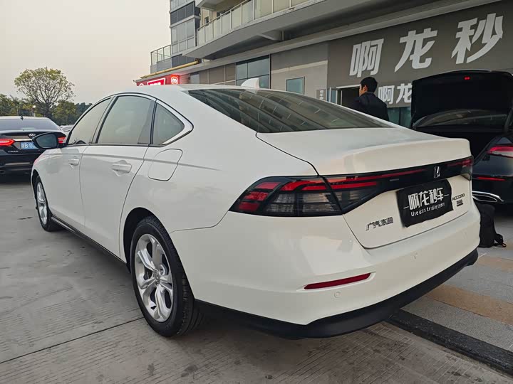 Фото 7 - Honda Accord