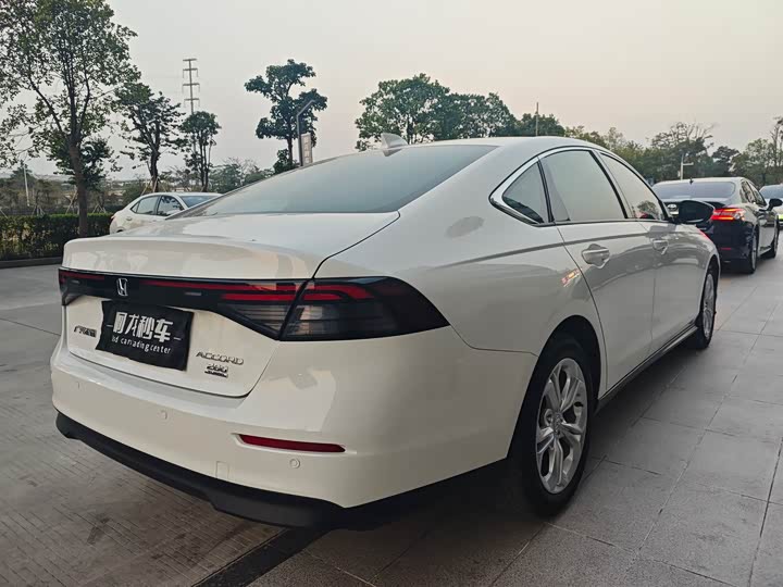 Фото 8 - Honda Accord