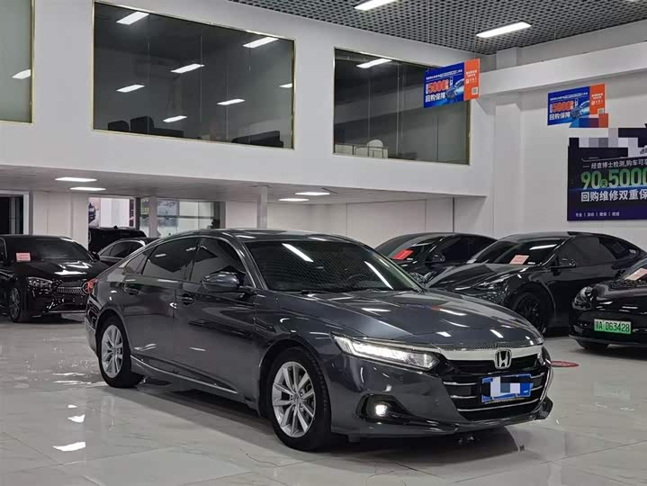 Фото 3 - Honda Accord