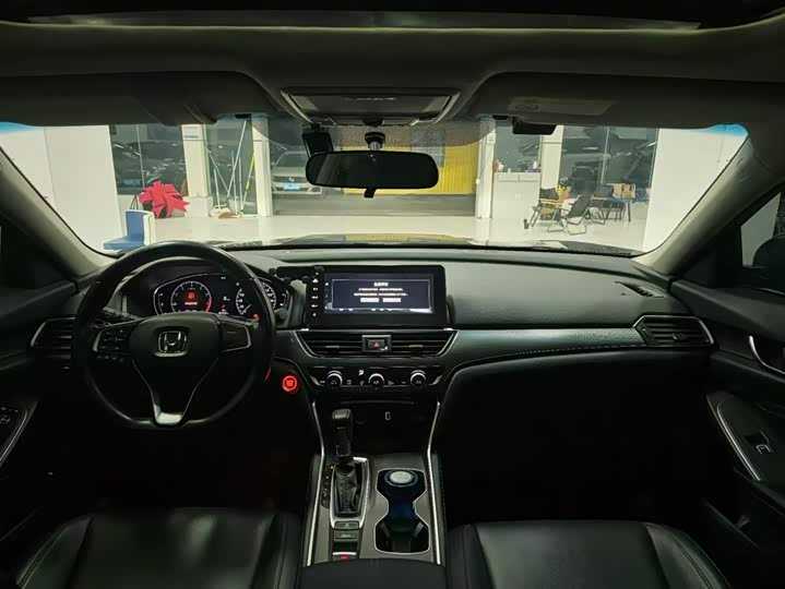 Фото 4 - Honda Accord