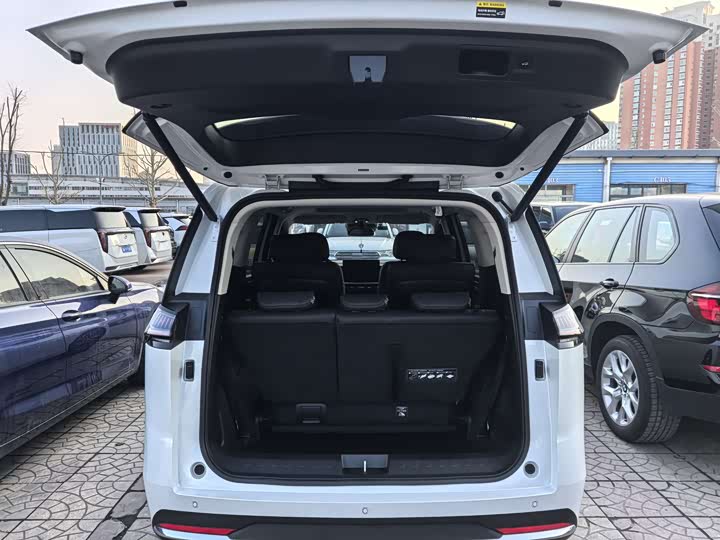 Фото 6 - GAC Trumpchi E8