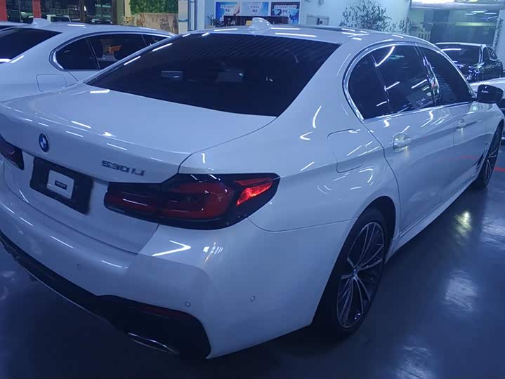Фото 3 - BMW 5 Series