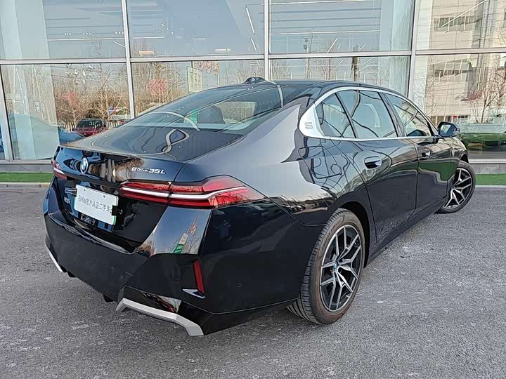 Фото 4 - BMW i5