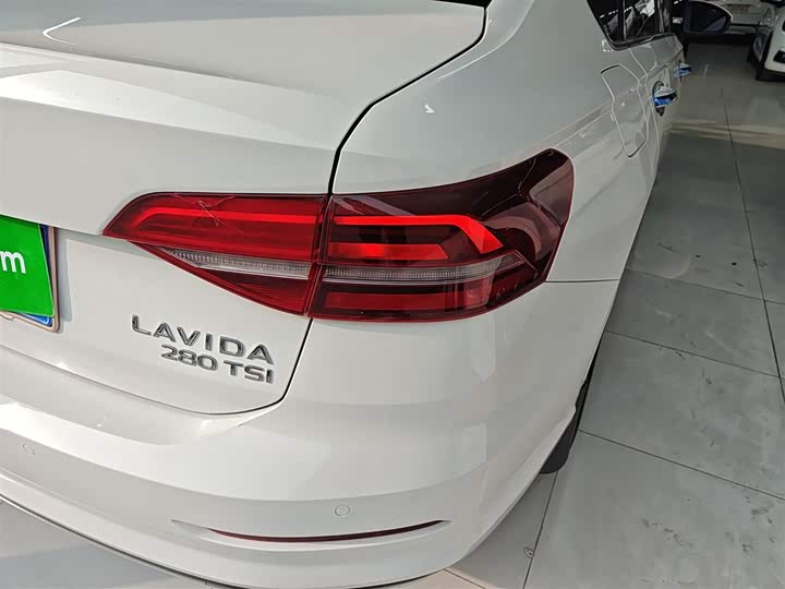 Фото 8 - Volkswagen Lavida