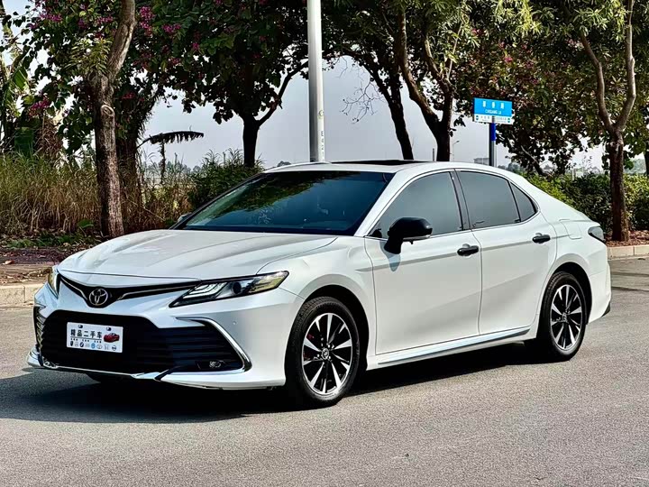 Фото 1 - Toyota Camry