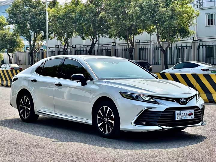 Фото 3 - Toyota Camry