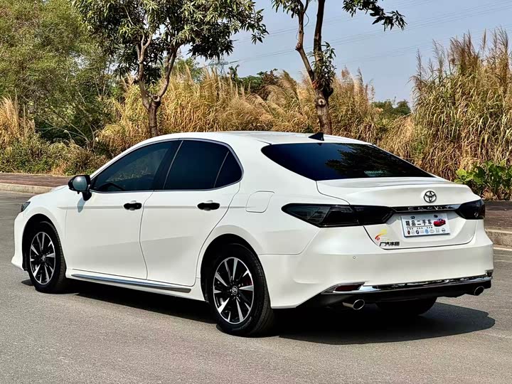 Фото 7 - Toyota Camry