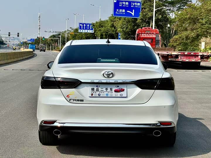 Фото 8 - Toyota Camry