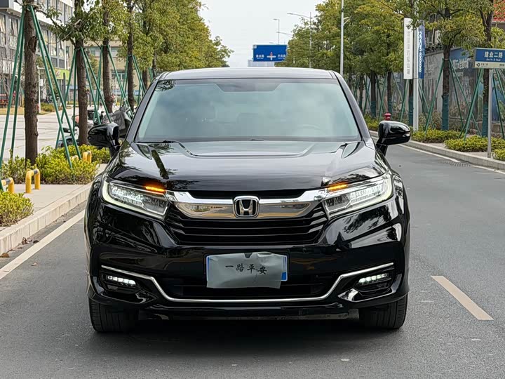 Фото 2 - Honda Avancier