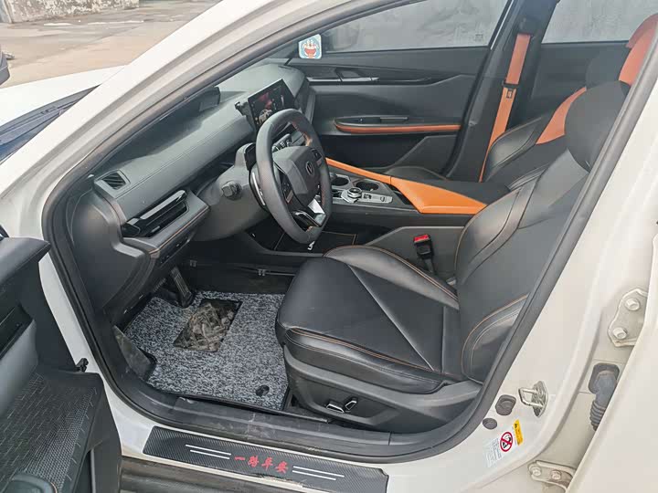 Фото 4 - Changan UNI-V