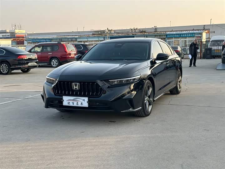 Фото 1 - Honda Inspire