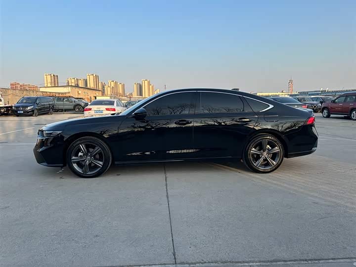 Фото 7 - Honda Inspire