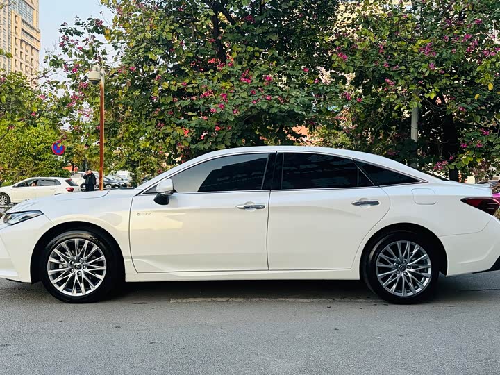 Фото 5 - Toyota Avalon