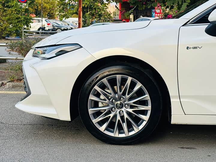 Фото 8 - Toyota Avalon