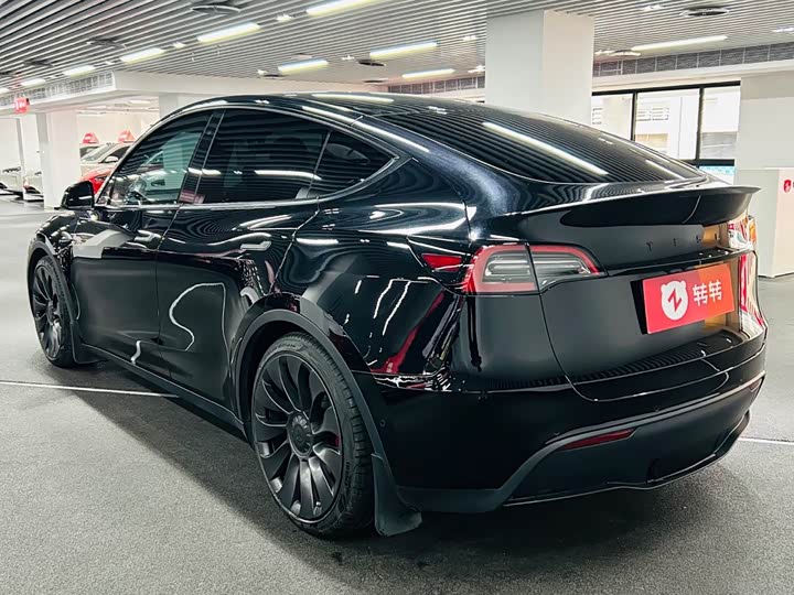 Фото 6 - Tesla Model Y