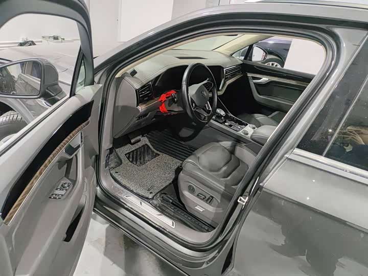 Фото 5 - Volkswagen Touareg