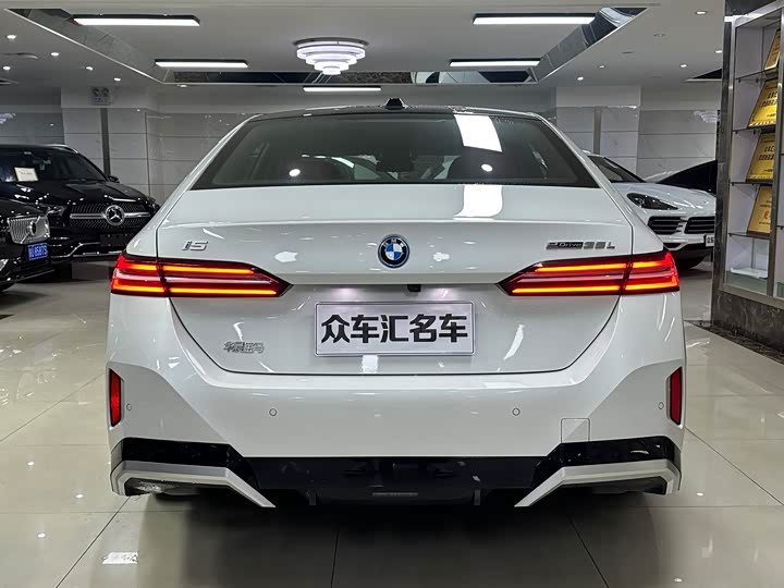 Фото 5 - BMW i5