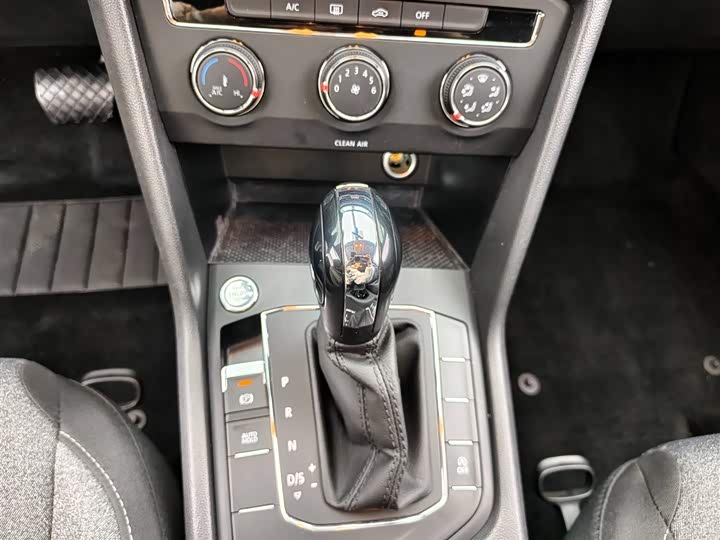 Фото 9 - Volkswagen Tharu