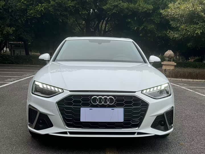 Фото 2 - Audi A4L