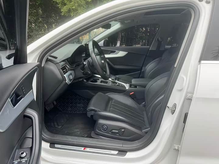 Фото 4 - Audi A4L