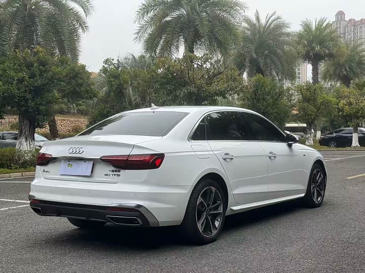 Фото 8 - Audi A4L