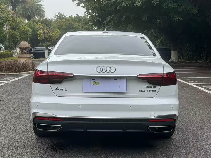 Фото 9 - Audi A4L