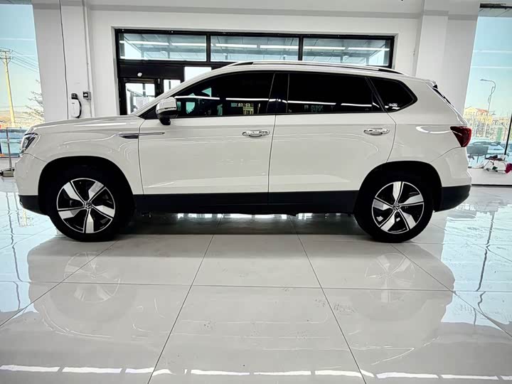 Фото 3 - Volkswagen Tharu