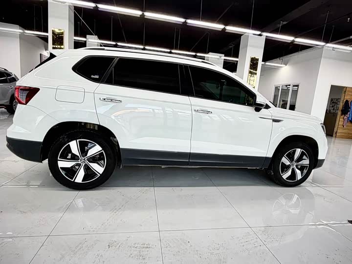 Фото 7 - Volkswagen Tharu