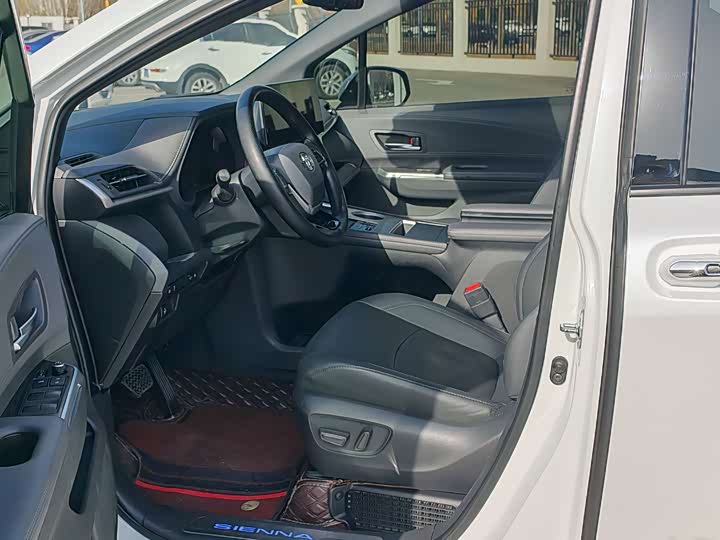 Фото 6 - Toyota Sienna