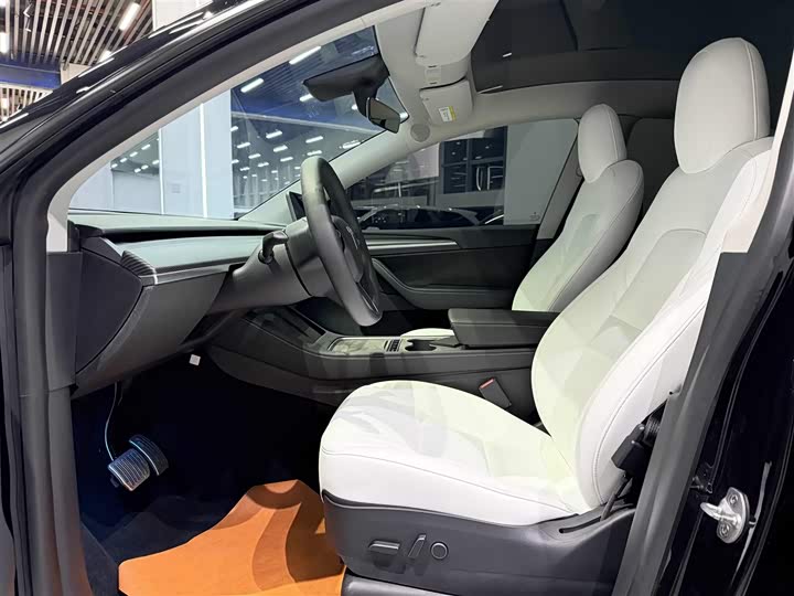 Фото 8 - Tesla Model Y