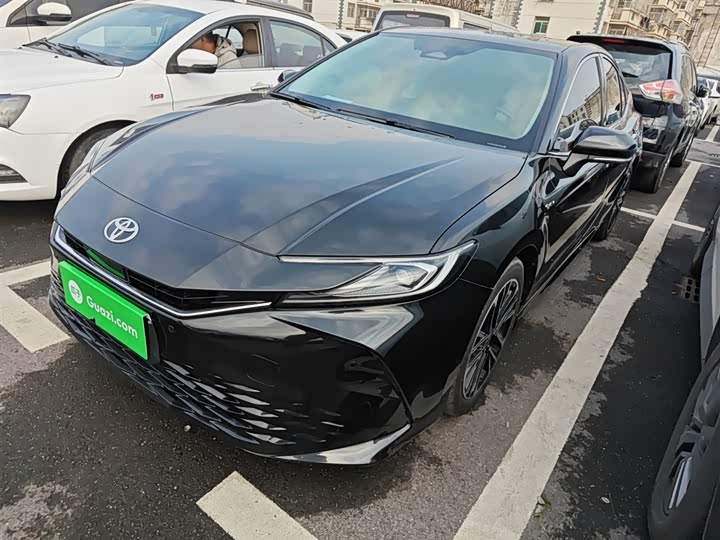 Фото 1 - Toyota Camry