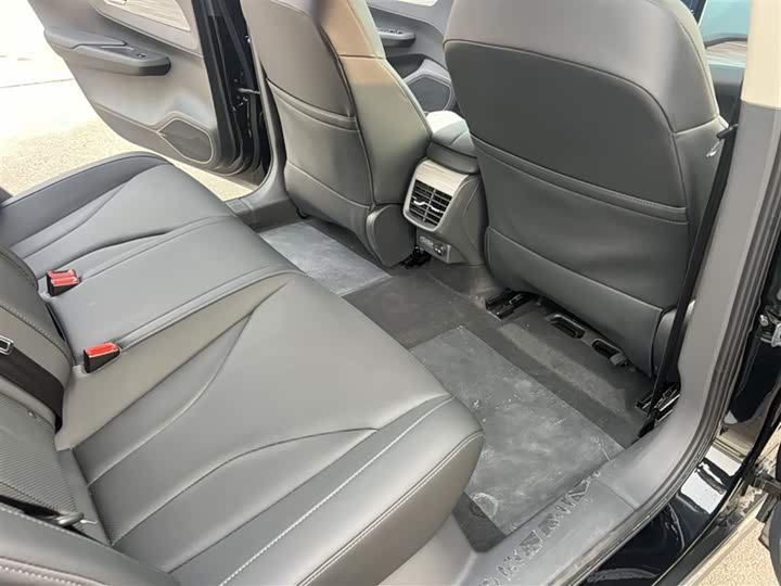 Фото 3 - Hongqi E-QM5