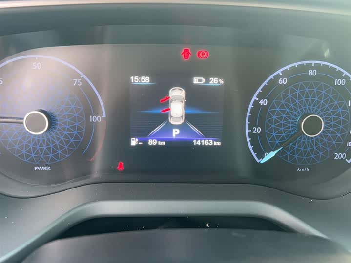 Фото 9 - Hongqi E-QM5