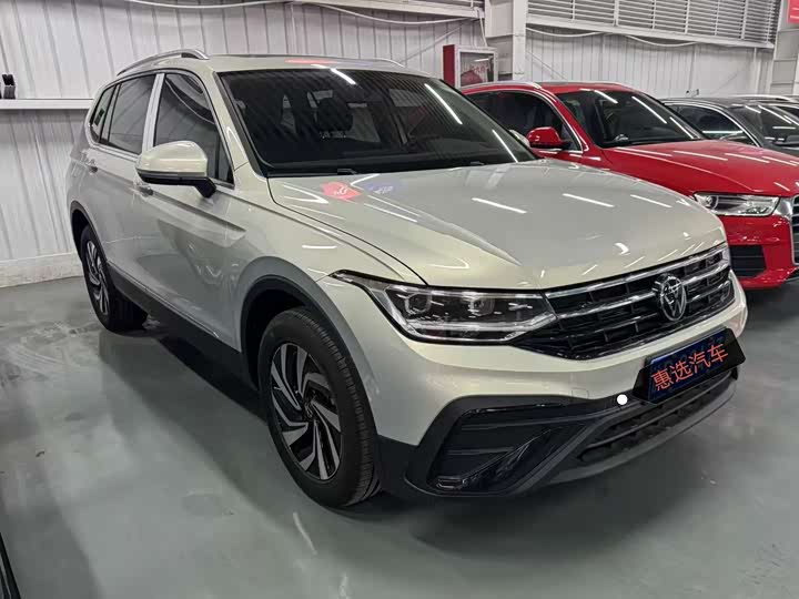 Фото 2 - Volkswagen Tiguan L Pro