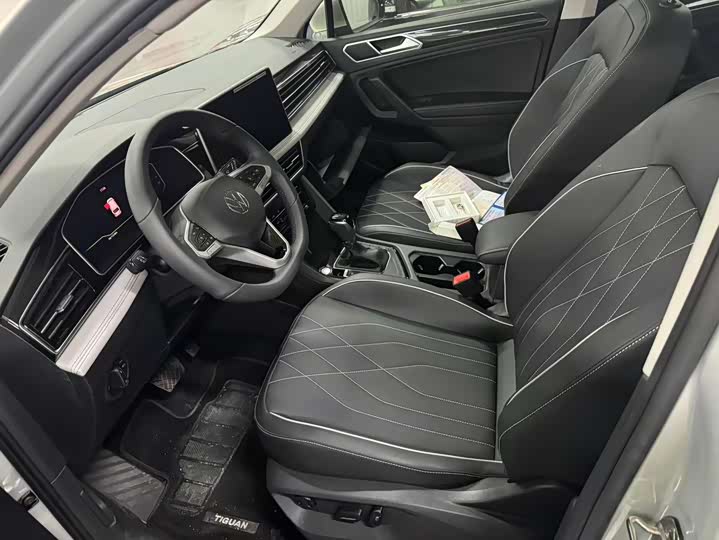 Фото 3 - Volkswagen Tiguan L Pro