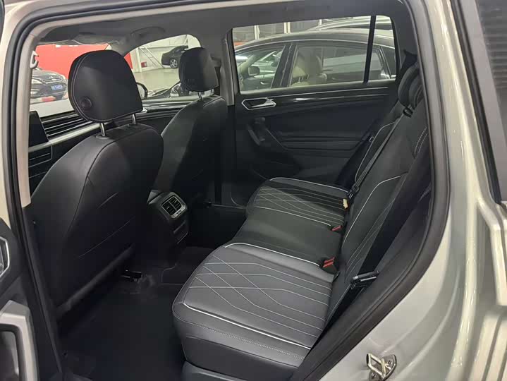 Фото 4 - Volkswagen Tiguan L Pro